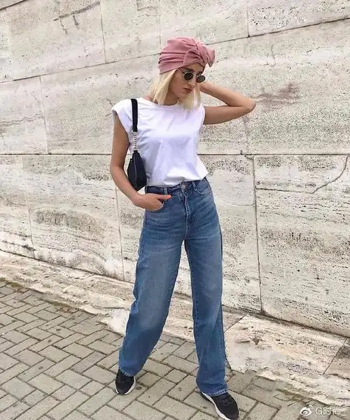 t恤牛仔裤是夏天最普通组合别因为简单而忽略了搭配
