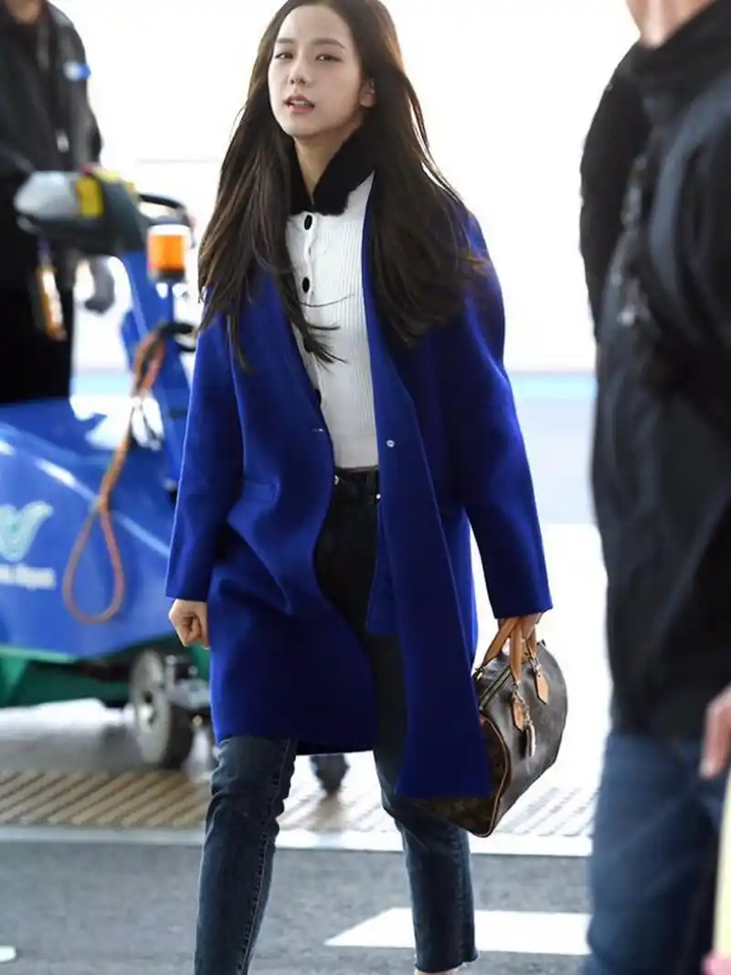 穿搭示范 kimjisoo金智秀日常私服穿搭分享 外套|希尔瑞 theory 包包