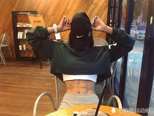 可爱小酒窝搭配六块腹肌__财经头条