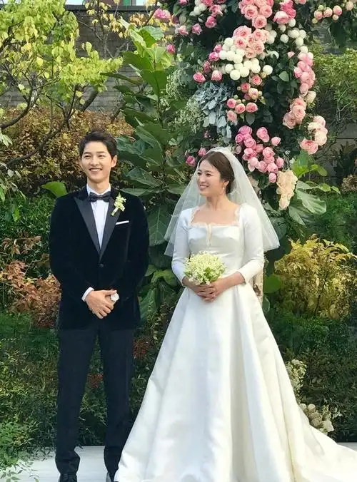 高甜| 宋仲基宋慧乔曝出最新婚纱照!