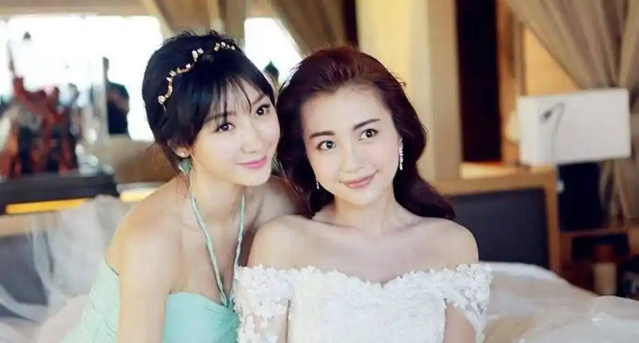 40岁柳岩当街换衣引网友热议,包贝尔婚礼当伴娘被伴郎合伙戏弄_视频