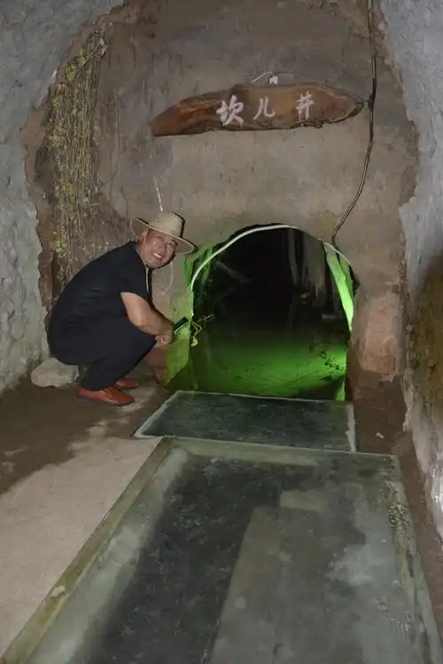 坎儿井—竖井用来开挖通风,暗渠用作地下运河.