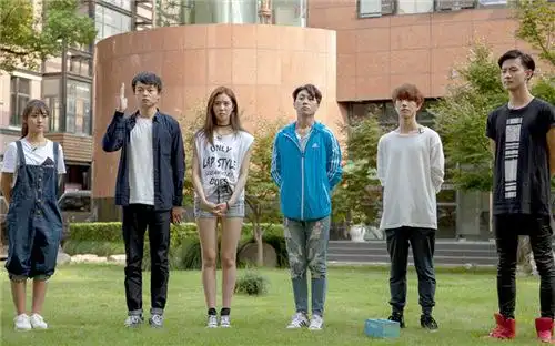 《一年级·大学季》首播引共鸣:何炅杨幂袁弘追忆大学