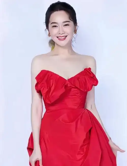 天呐,左小青凌晨发文炮轰,有些女演员在抖音上低俗!她说的是谁?