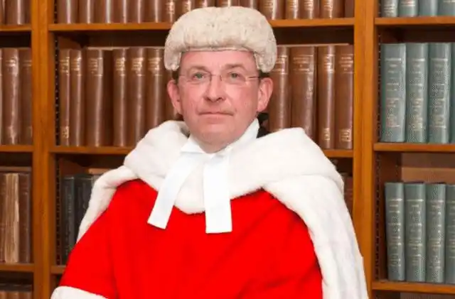 英国婴儿和父母睡觉时肋骨骨折,窒息而亡,法官判定为意外事故