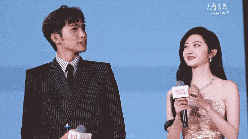 景甜张彬彬《司藤》后久违同框 眼神拉丝太好嗑!