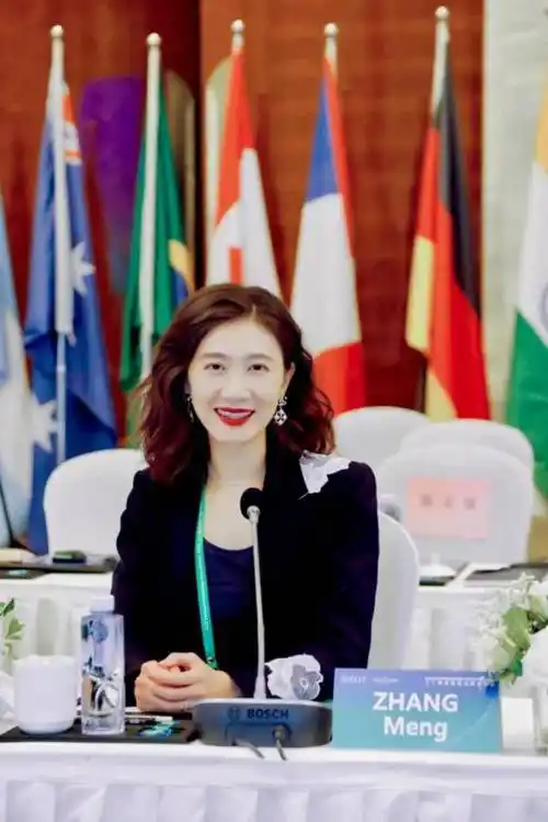 奋进新征程 青创智慧张萌老师跟党创业展科技新女性风采