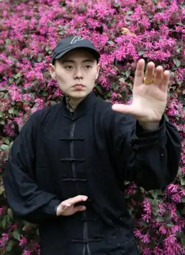 师从形意拳大师 嘻哈歌手谢帝每天练拳两小时