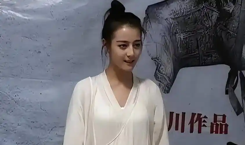 同样是新疆美人,迪丽热巴是怎样把古力娜扎"甩远"的?_因为_父亲_父母