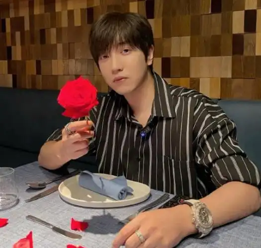 宠粉又搞笑的美食博主,mr-白冰算是富二代下凡体验生活-新浪汽车