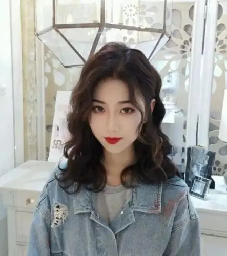 网红超火的9款卷发不光显脸小还减龄网友年底聚会必备