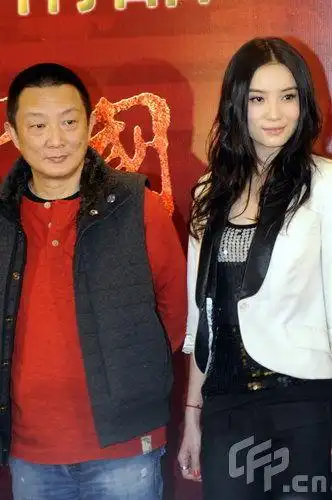 小宋佳大秀张黎赠送定情戒 暗示两人未分手