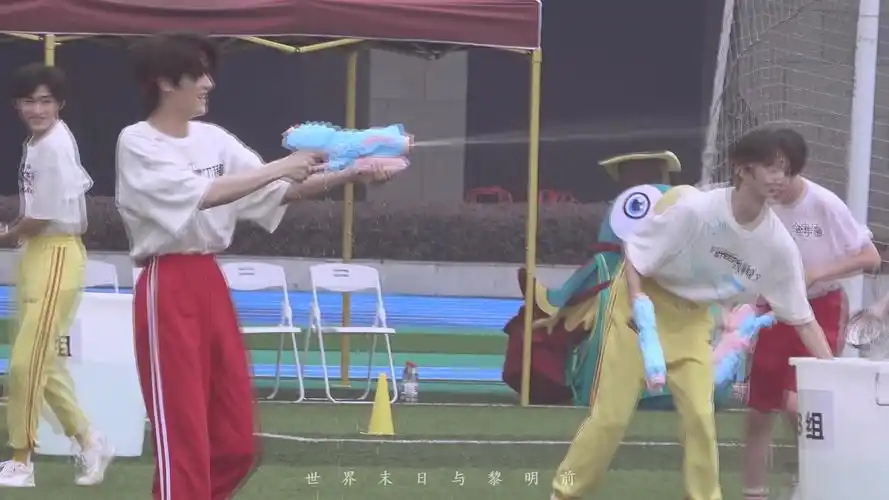 文鑫200614tf家族夏季运动会饭拍打水仗part