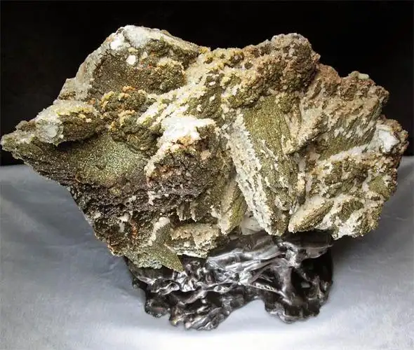 (矿物)精美珍稀白铁矿方解石共生