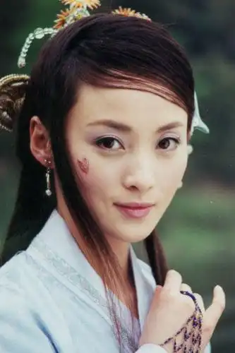 蒋勤勤饰演的第二梦也是非常经典,当时好多小女生都往自己脸上画心