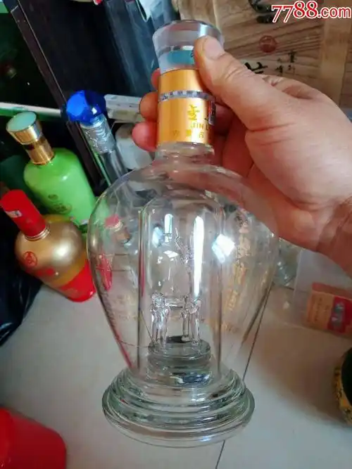 骆驼牌金骆驼酒包头魂酒瓶瓶内有鹿