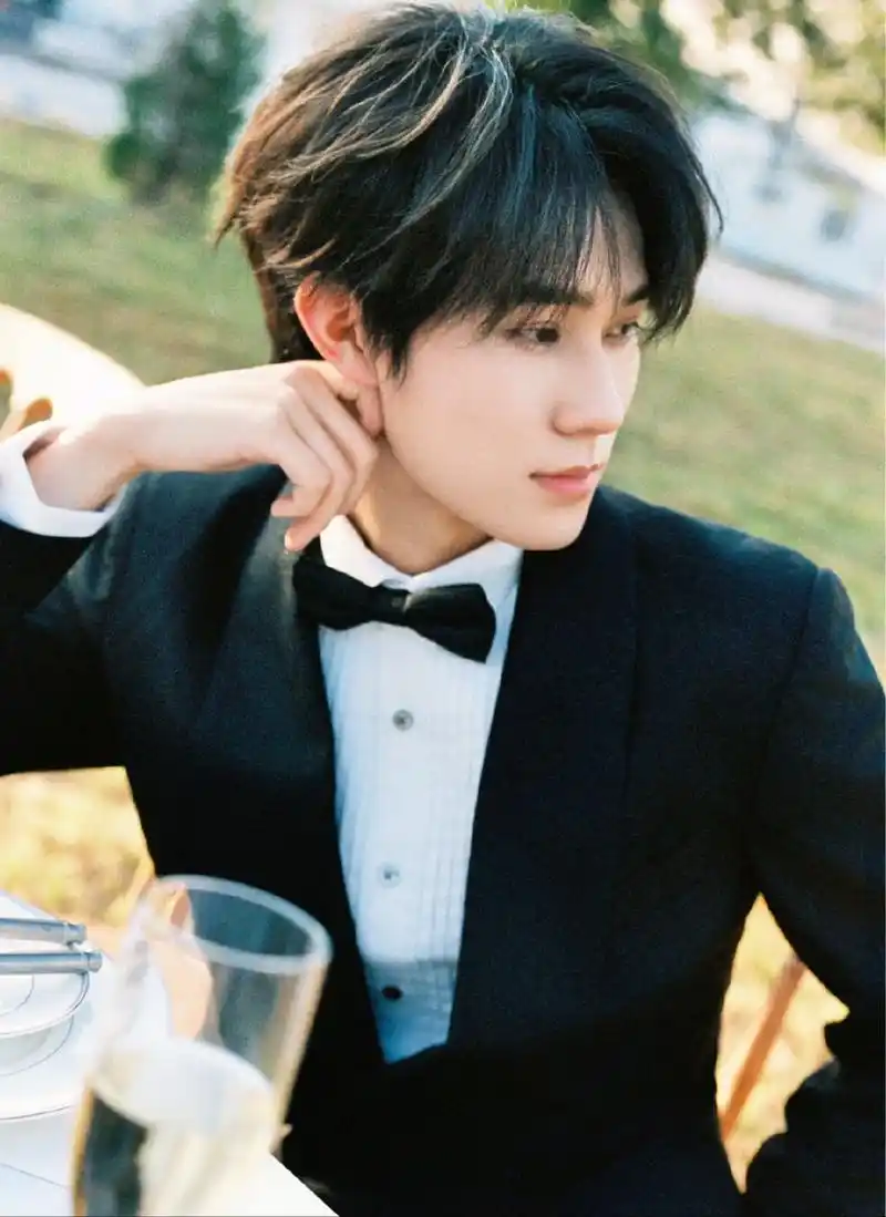 这位大帅哥22岁啦,生日快乐🎂🎊#张真源 #时代少年团#