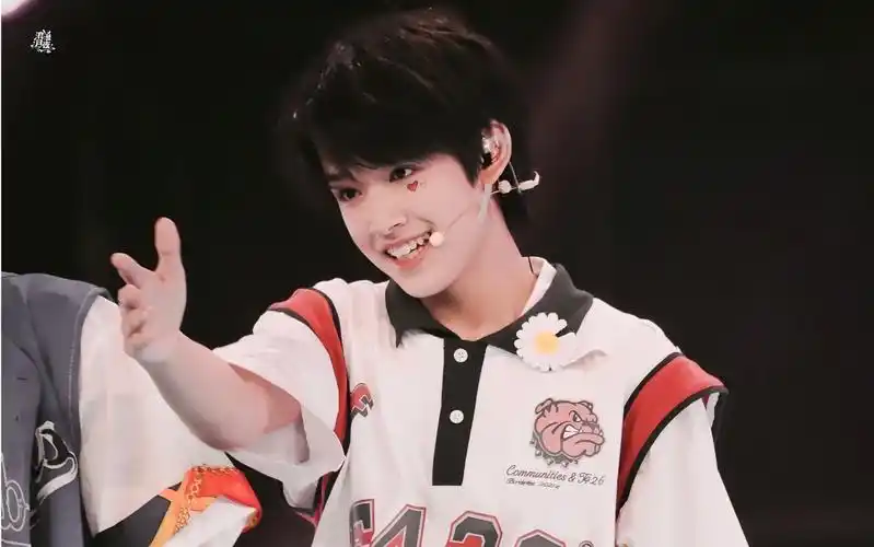 tf家族三代张极甜度满分14岁国产养成系超甜唱跳全部都是你直拍