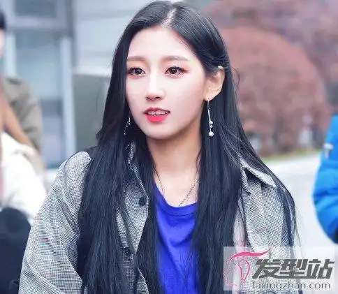 简单大方的披发发型 女生发型选它美翻了_发型站_最新流行发型设计