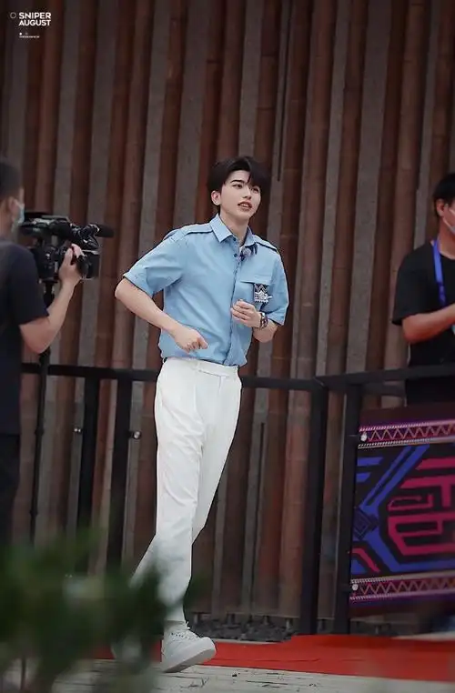 奔跑吧蔡徐坤#谁能拒绝长腿大帅哥向你跑来呢20220511丽水跑男路透