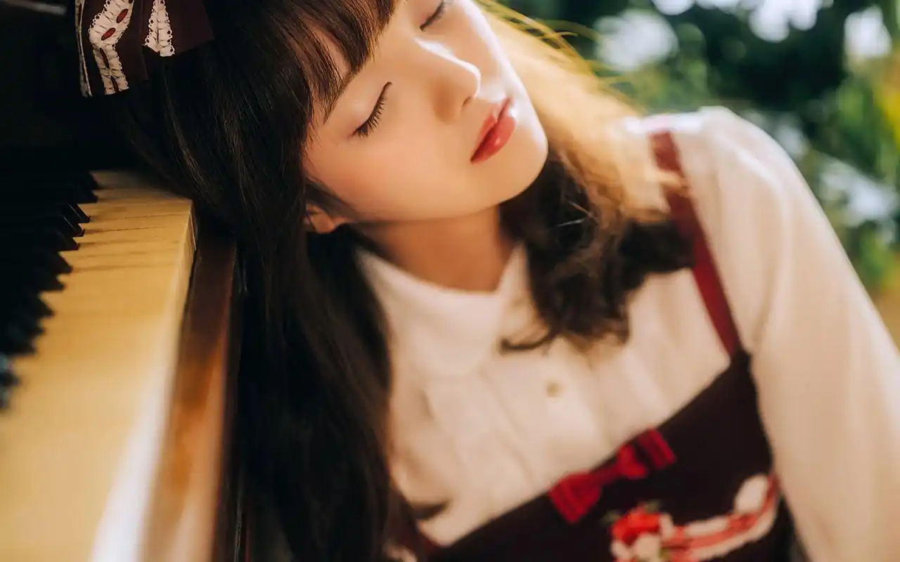 齐刘海清纯美少女写真图片桌面壁纸