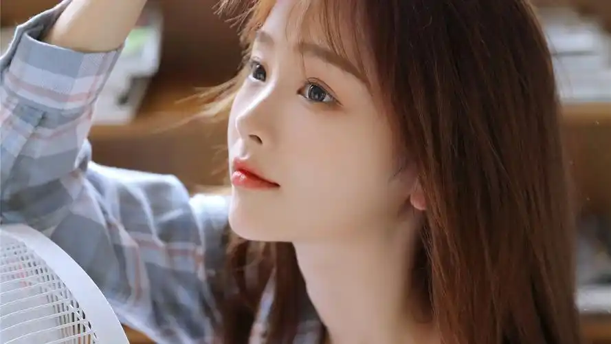 高颜值居家小姐姐桌面壁纸