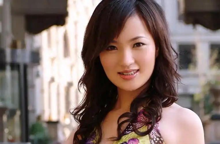 军旅歌唱家雷佳从舞台到家庭完美实现事业与爱情双丰收