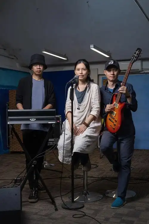 与非门20周年:必须起舞 | 着调专访|与非门|主唱|是与非_新浪新闻