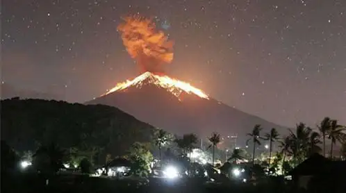 巴厘岛火山再喷发现场图曝光巴厘岛火山再喷发哪些航班受影响