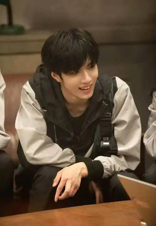 《迷失大逃脱》新一期开播,白敬亭刘耀文遭老粉抵制,黄明昊有危机了?