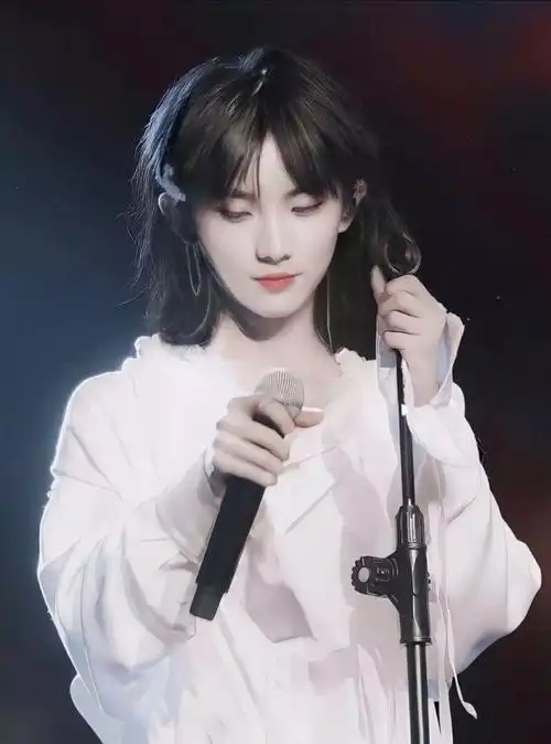 时代少年团队长马嘉祺气质与女装