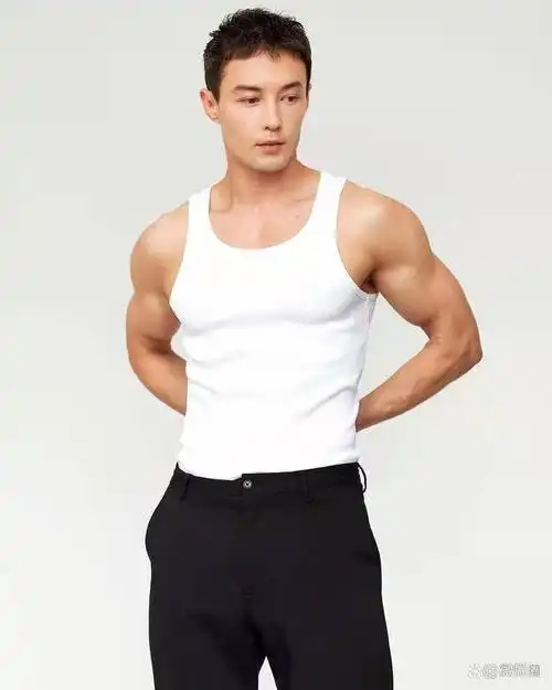 男模的力量与性感,看完之后就懂了!那质感的肌肉实力圈粉