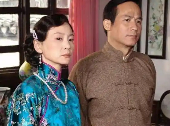 数年后他飞黄腾达,妻成诰命夫人_曾国藩_父亲_女子