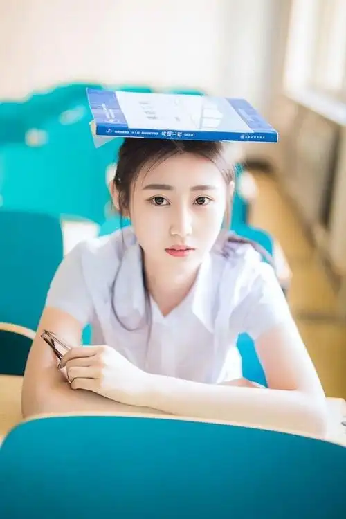 清纯校花美女阳光俏皮优雅唯美写真