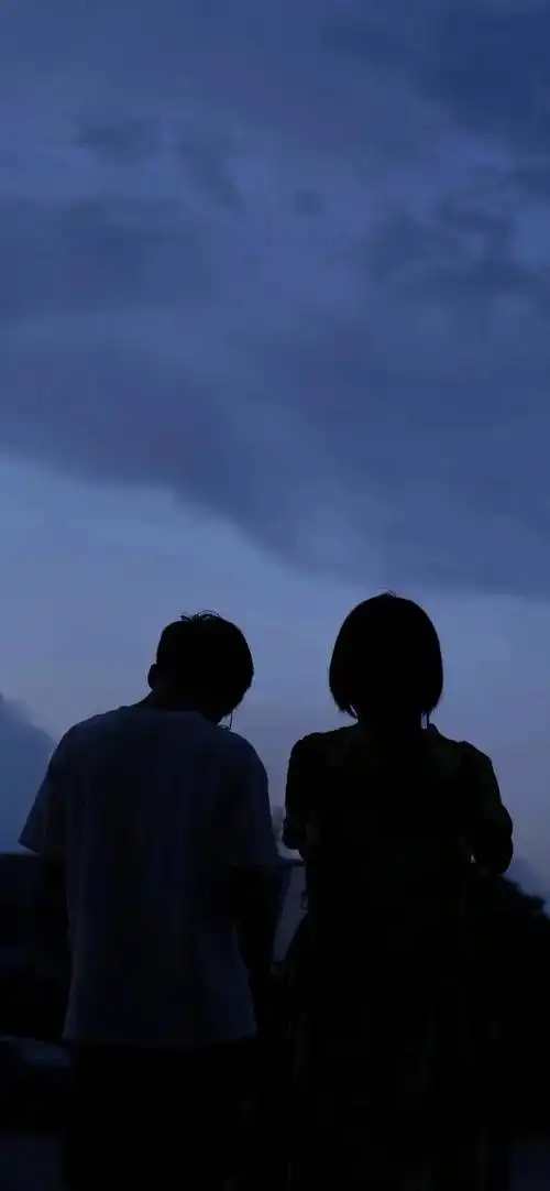 有没有温柔浪漫氛围的情侣壁纸啊