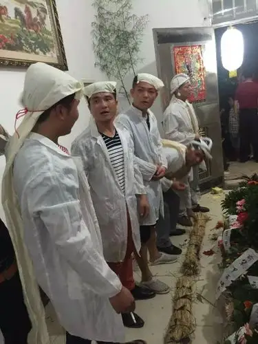 农村的老人去世后,为什么他的家属和亲人要守夜三天?