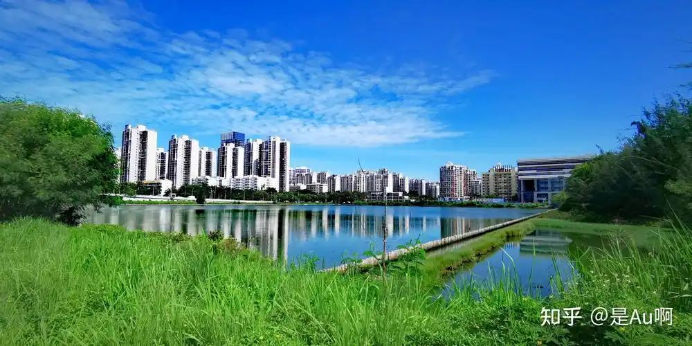 海口之蓝天白云绿地