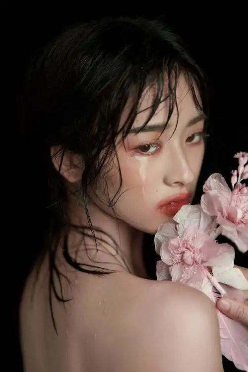 沈月羽毛纱裙时尚性感写真