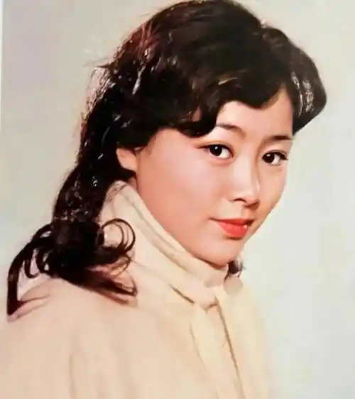 演员张瑜:65岁无儿无女,分手多年看到前夫还是会心动_张建亚_女神