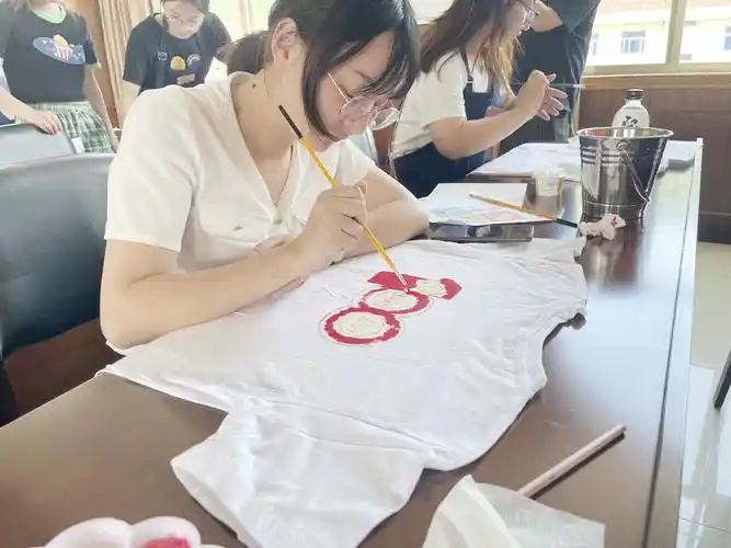 匠心手绘 献礼百年