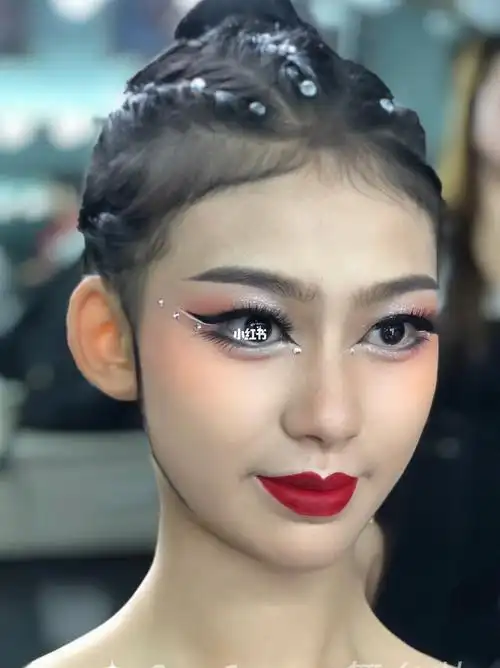 舞台妆艺考妆容