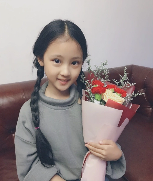 非常期待看到张婉儿长大之后的样子,扮演过很多明星的小时候,这个小