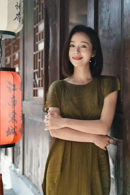 江一燕央视"小春晚"倾情献唱 共庆团圆恭贺新春