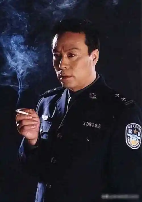 著名演员储智博:24岁娶初恋做妻子,如今明星女儿让他骄傲让他