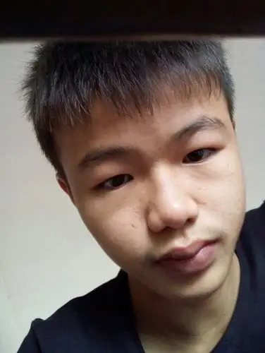 我今年15岁.这长相算不算丑?