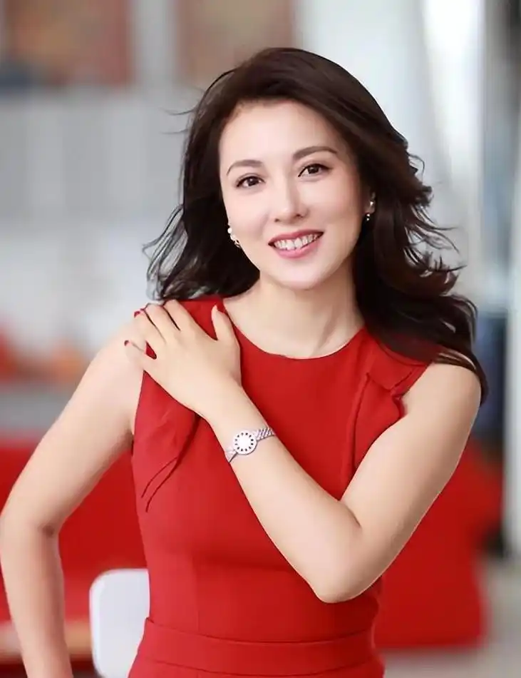 主持人梦桐:平衡生活的成功人生 梦桐是一位拥有丰富主持经验和出色