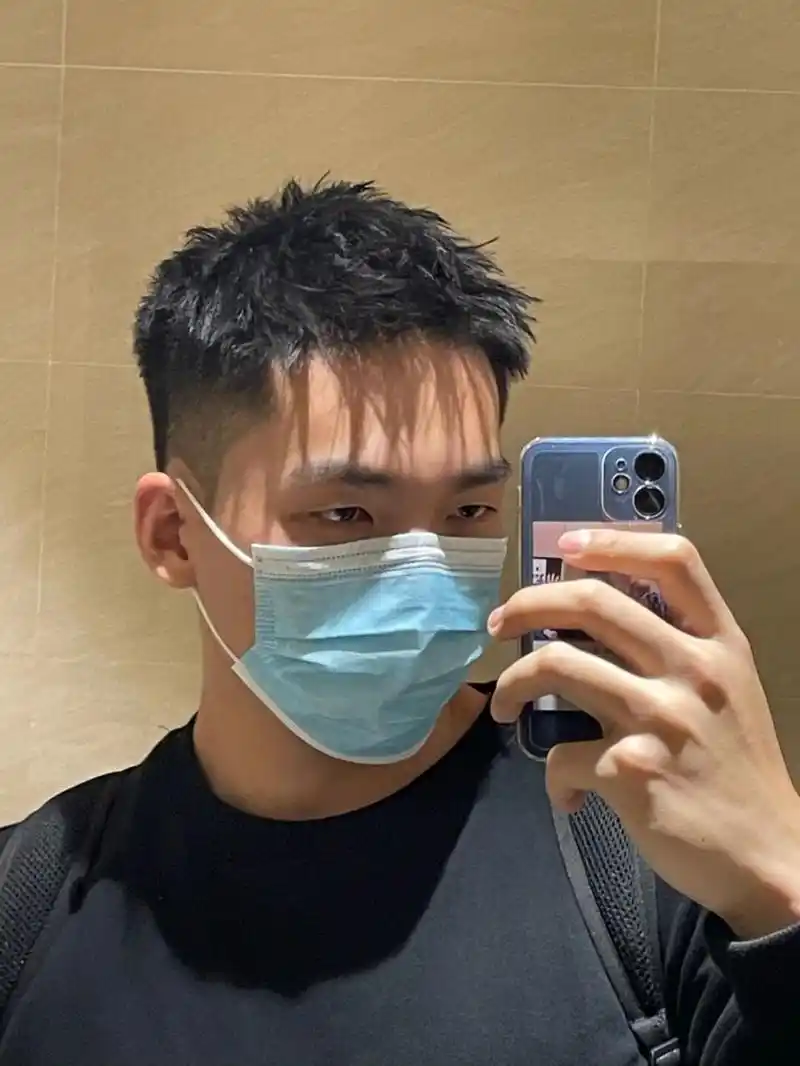 单眼皮小眼睛男生今日发型