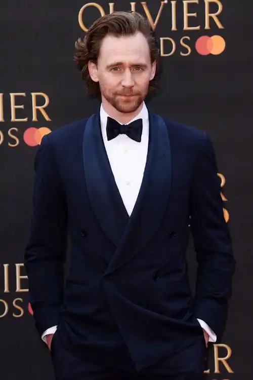 抖森现身活动大背头帅成英伦绅士近期却没参与复联4宣传