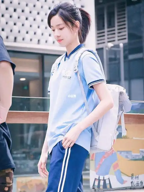 高中生和大学生周林林另外校服小庄yyds#庄达菲#校服#少年感#二进制