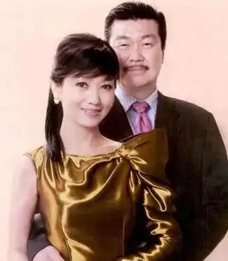 演员赵雅芝,二婚嫁普通人,三个儿子一个比一个帅气